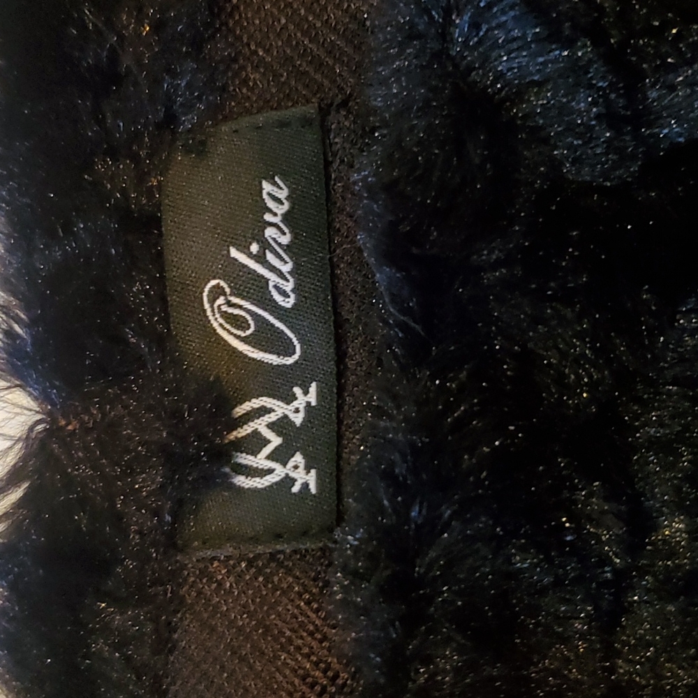 ODIVA Blsck Faux Fur Acrylic Poncho Adorned With Beautiful Faux Pearls - Picture 2 of 6